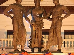 three kings monument square chiang mai