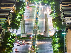 democracy monument bangkok