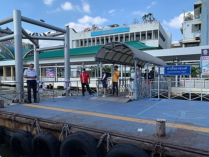 ratchawong pier bangkok