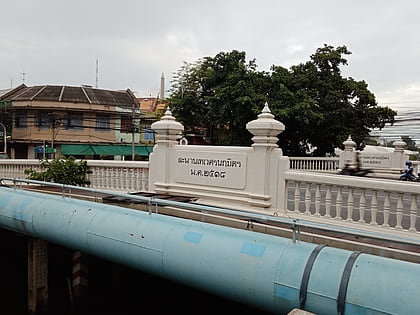 thewet naruemit bridge bangkok
