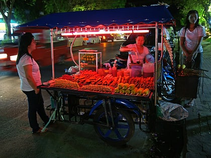 khlong lot night market bangkok