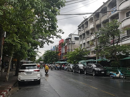 Nakhon Chai Si Road