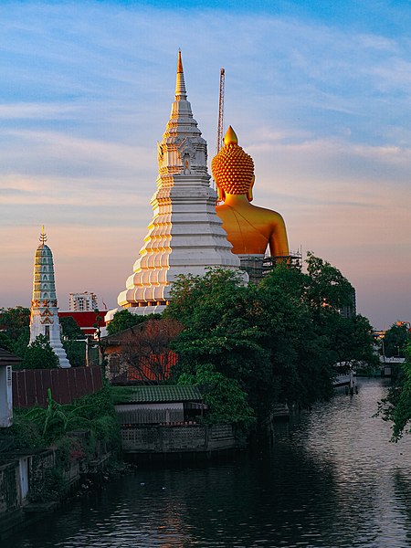 Wat Paknam Bhasicharoen