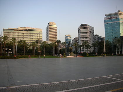 cumhuriyet square esmirna