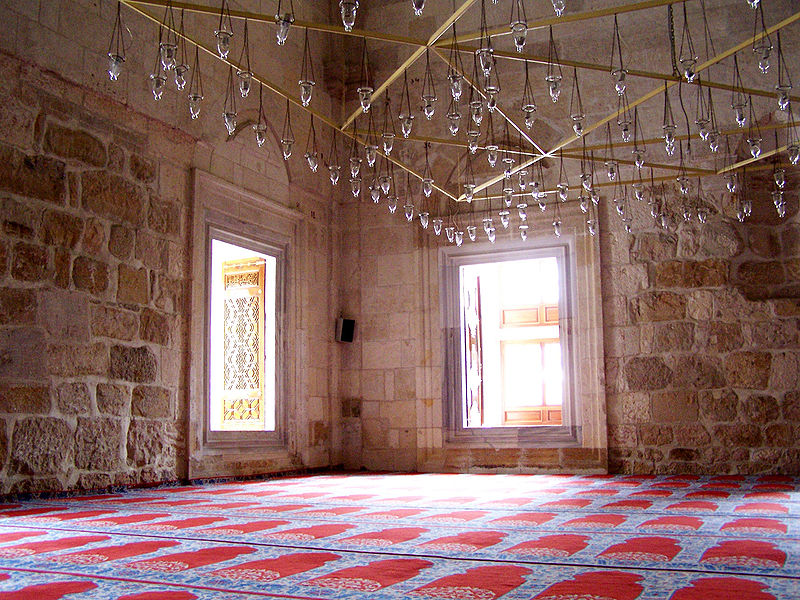 Mezquita Üç Şerefeli