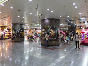 station front metro mall taipeh