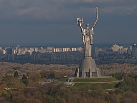 estatua de la madre patria kiev