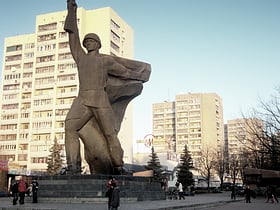 monument to the liberator soldier kharkiv