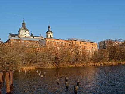 Monastir-forteca ordenu bosih karmelitiv