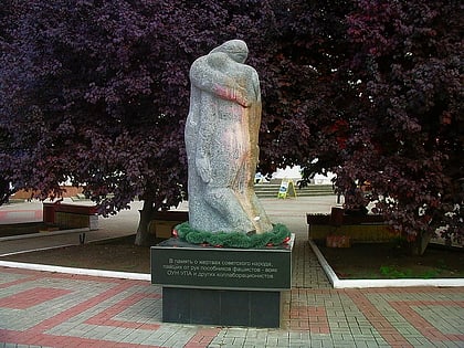 monumento del disparo en la espalda simferopol