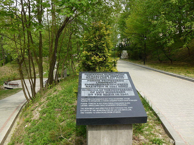 Pomnik zamordowanych profesorów lwowskich na Wzgórzach Wuleckich