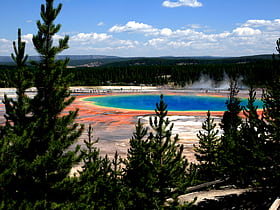 midway geyser basin yellowstone national park