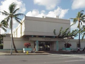 McCully-Mōʻiliʻili Public Library