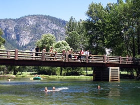 swinging bridge parque nacional de yosemite