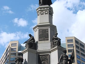monumento a los soldados y marinos de michigan detroit