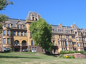 Munger Terrace