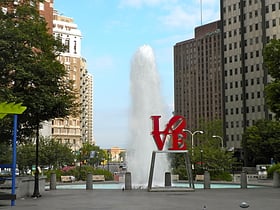 Rzeźba Love