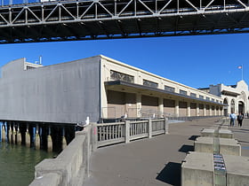 Pier 24 Photography
