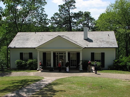 little white house warm springs