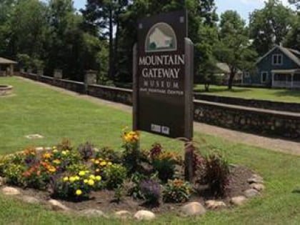 mountain gateway museum and heritage center old fort