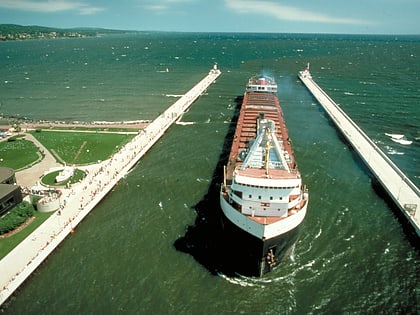 duluth ship canal