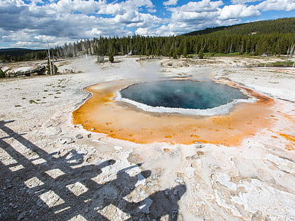 crested pool parc national de yellowstone