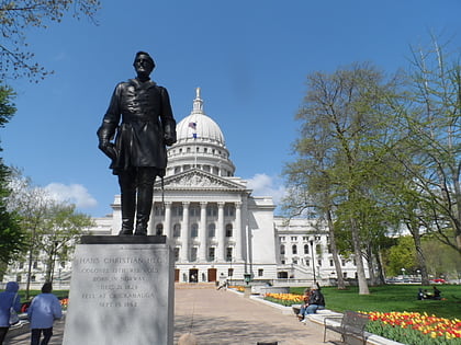 statue of hans christian heg madison