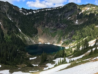 round lake glacier peak wilderness