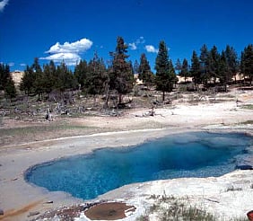 azure spring yellowstone nationalpark