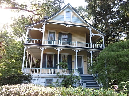 house at 378 glen avenue sea cliff