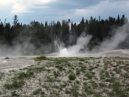 bead geyser yellowstone national park