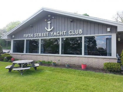 5th street yacht club racine