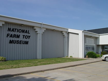national farm toy museum dyersville