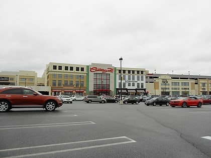 the outlets at bergen town center paramus