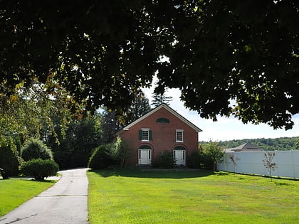 garage at 219 main street farmington