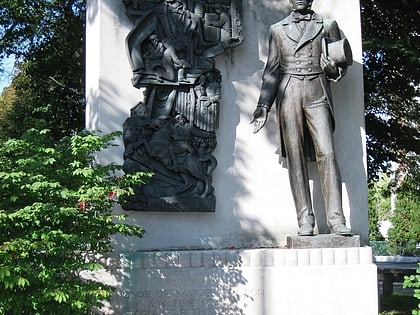 Uncle Sam Memorial Statue