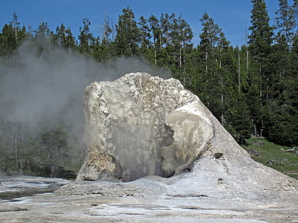 giant geyser parque nacional de yellowstone
