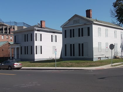 house at 140 and 144 retreat avenue hartford