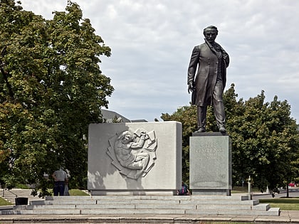 taras shevchenko statue waszyngton