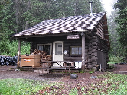 mowich lake patrol cabin parque nacional del monte rainier
