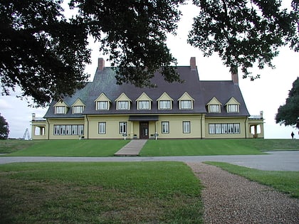 whalehead in historic corolla