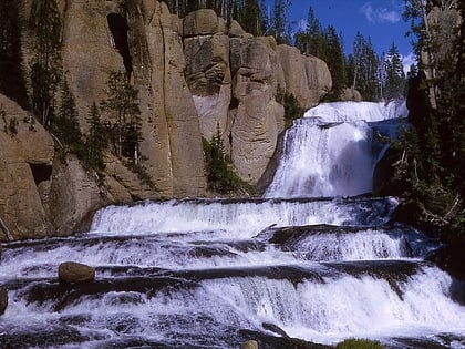 terraced falls yellowstone national park
