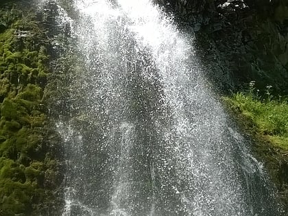plaikni falls parque nacional del lago del crater