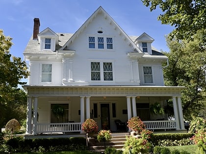 W.T.S. White House and Carriage House