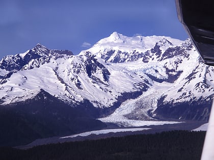 mount crillon parque nacional y reserva de la bahia de los glaciares
