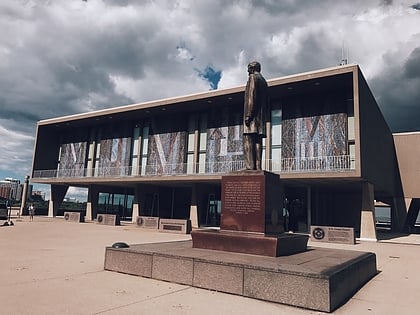 milwaukee county war memorial