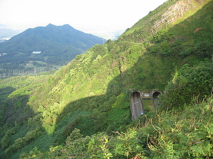 Nuʻuanu Pali Tunnels