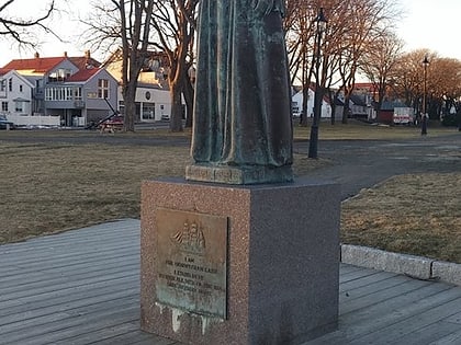 norwegian lady statues virginia beach