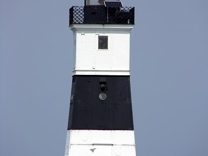 Erie Harbor North Pier Light