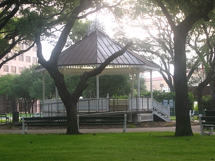 deleon plaza and bandstand victoria